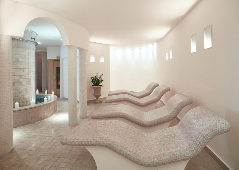 Tiara Holidays - Sani Beach - spa hotbeds
